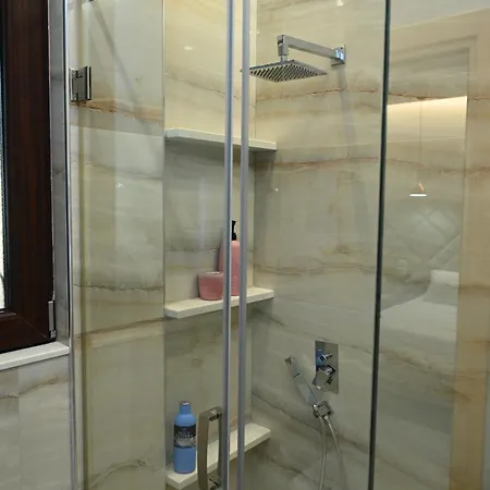Adria Qerret (Tirana)